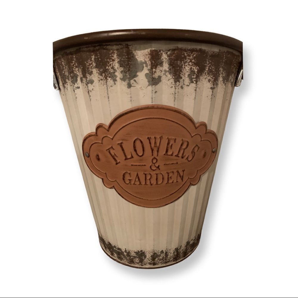 Set of Decorative Tin Garden buckets
Flowers and garden - Picture 2 of 5